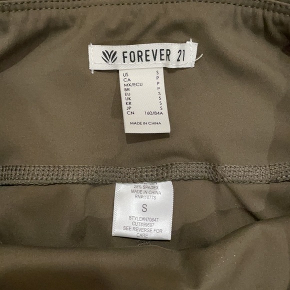 Workout pants - Picture 2 of 3